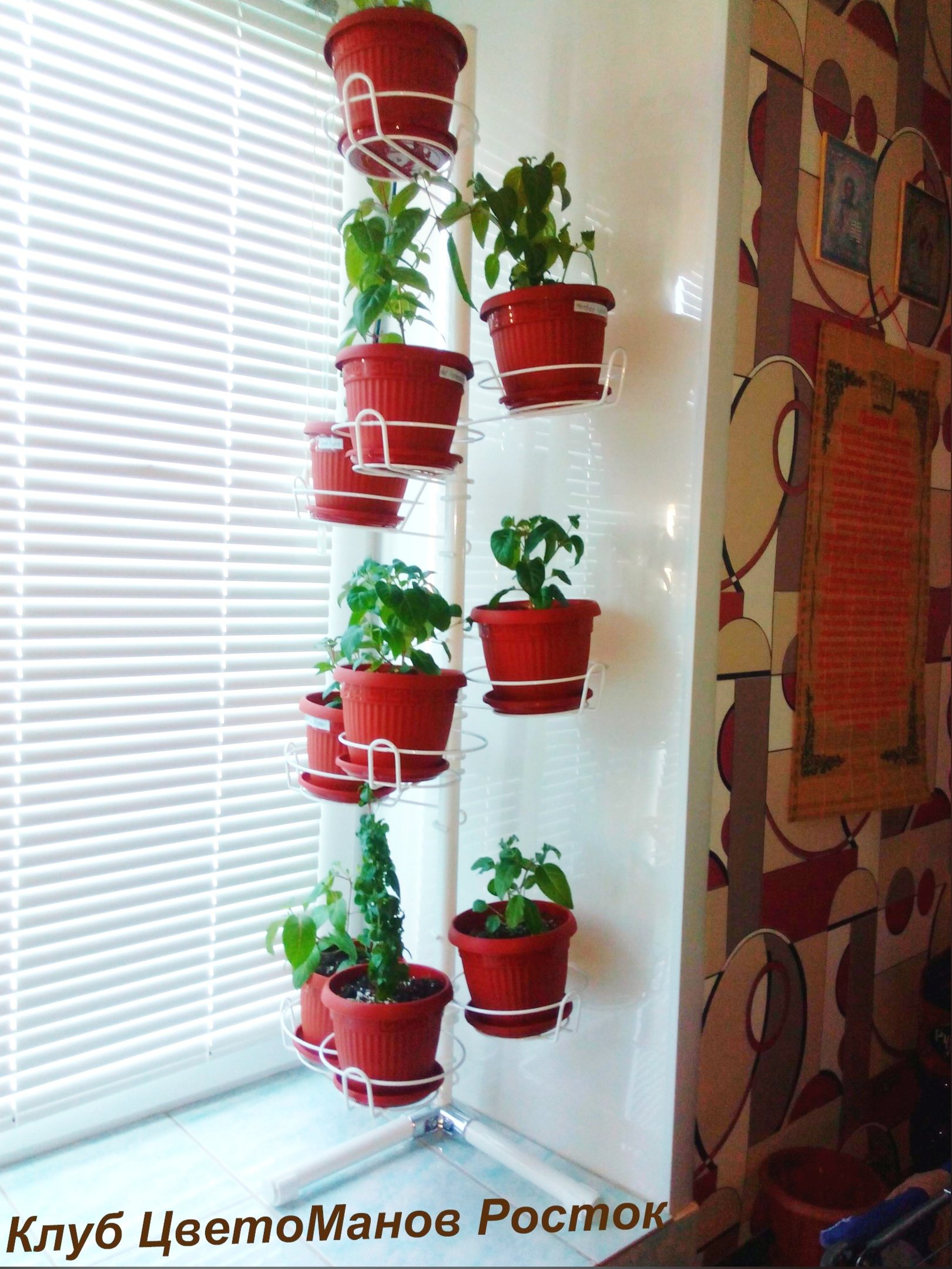 подставка на окно угловая металлическая с ножками. Фото N37